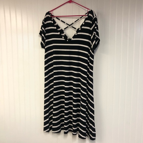 Lane Bryant Dresses & Skirts - Lane Bryant Black and White Striped Short Sleeve Dress 14/16 Stretchy Soft